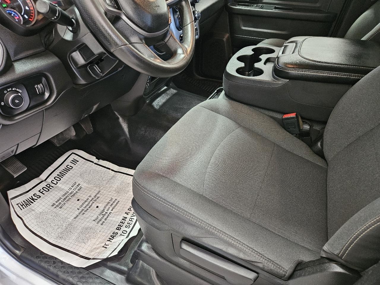 RAM 2500 Tradesman 4x4 Crew Cab 8' Box 2022