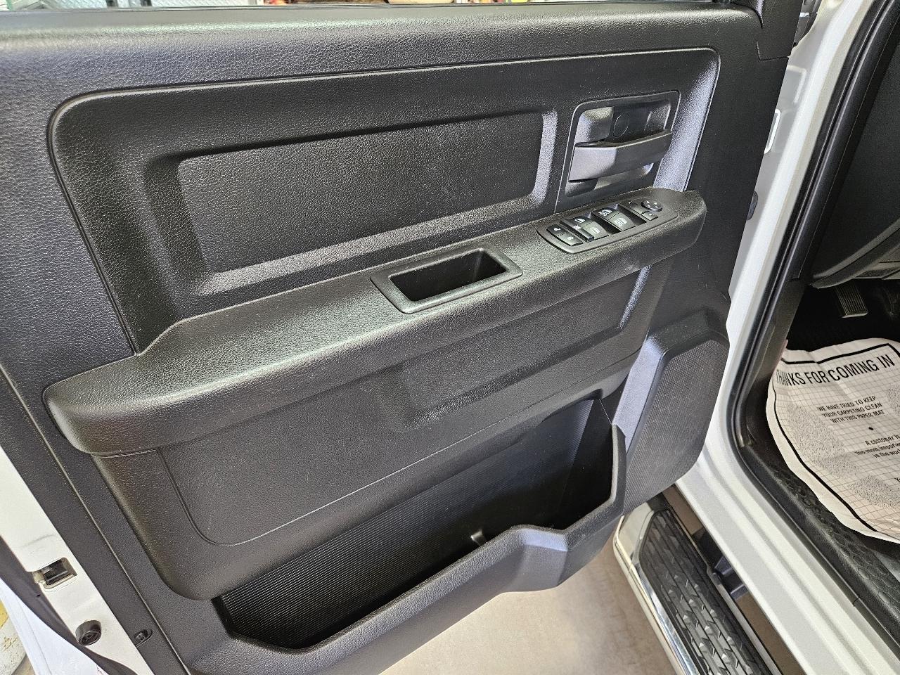 RAM 2500 Tradesman 4x4 Crew Cab 8' Box 2022