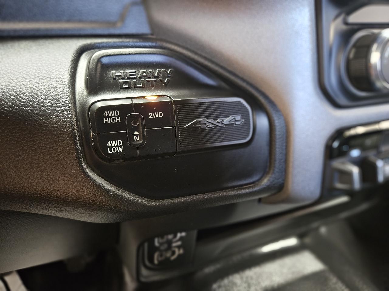 RAM 2500 Tradesman 4x4 Crew Cab 8' Box 2022