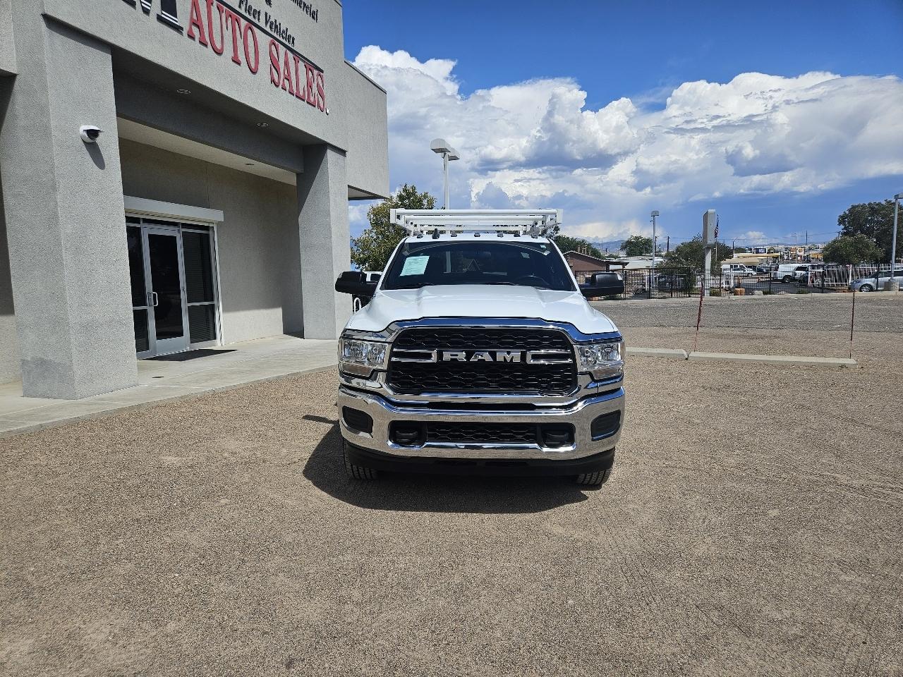 RAM 2500 Tradesman 4x4 Crew Cab 8' Box 2022
