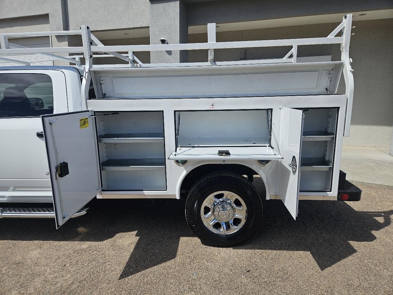 RAM 2500 Tradesman 4x4 Crew Cab 8' Box 2022