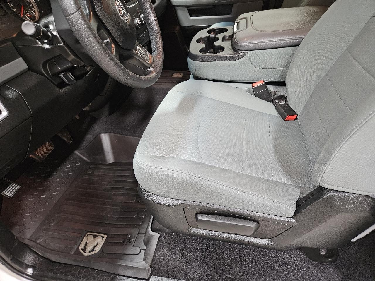 RAM 1500 Classic SLT 4x4 Reg Cab 8' Box 2019