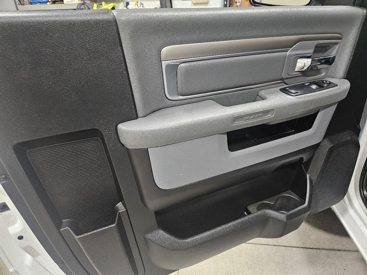 RAM 1500 Classic SLT 4x4 Reg Cab 8' Box 2019