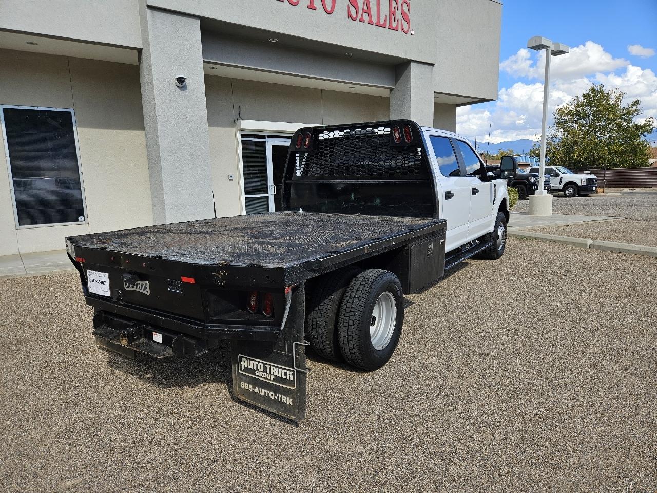Ford Super Duty F-350 DRW XL 4WD Crew Cab 179" WB 60" CA 2022