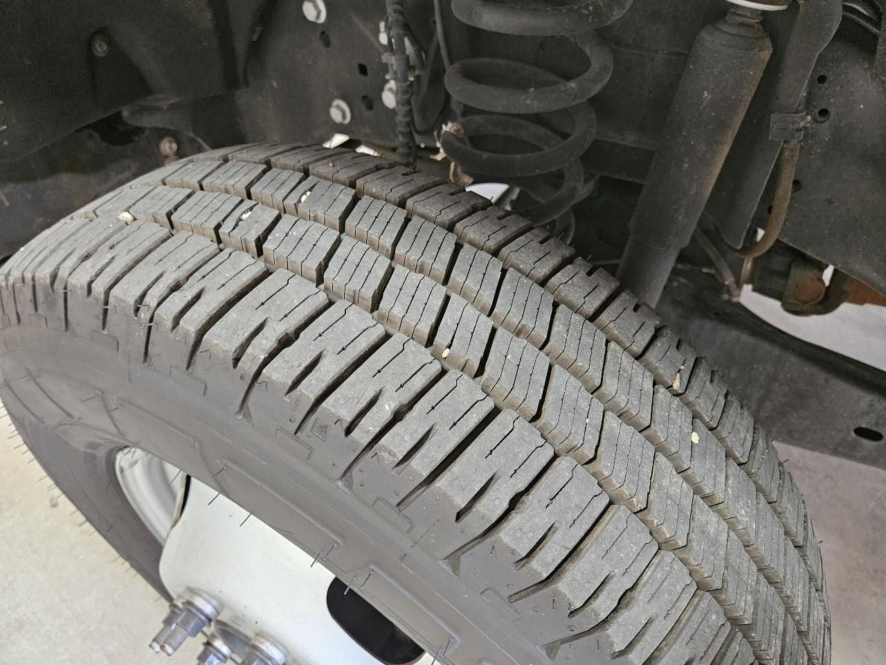 Ford Super Duty F-350 DRW XL 4WD Crew Cab 179" WB 60" CA 2022