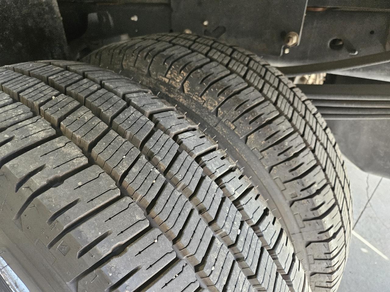 Ford Super Duty F-350 DRW XL 4WD Crew Cab 179" WB 60" CA 2022