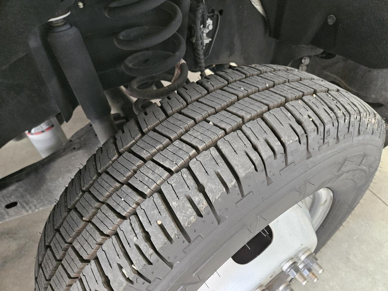 Ford Super Duty F-350 DRW XL 4WD Crew Cab 179" WB 60" CA 2022