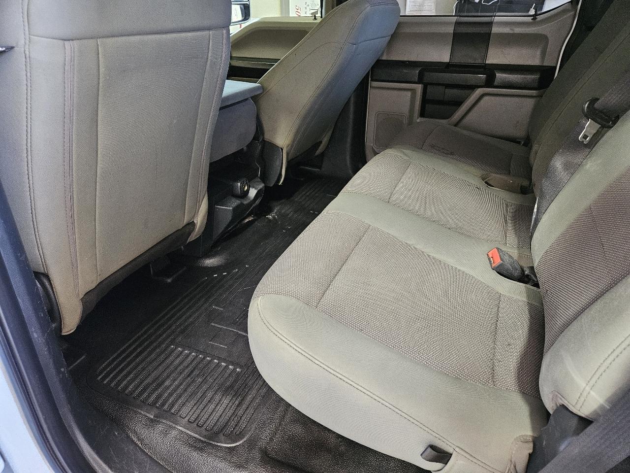 Ford Super Duty F-350 DRW XL 4WD Crew Cab 179" WB 60" CA 2022