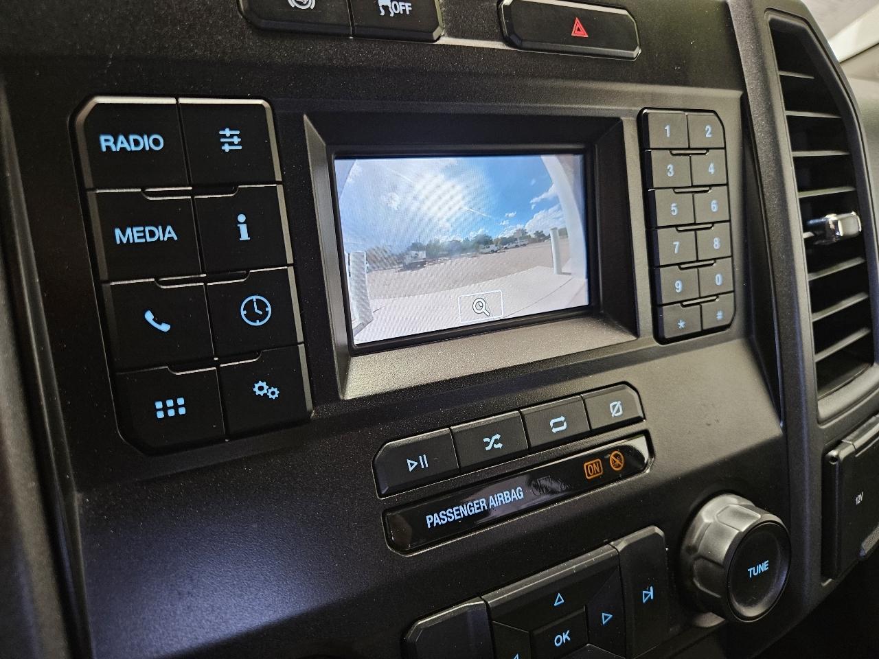 Ford Super Duty F-350 DRW XL 4WD Crew Cab 179" WB 60" CA 2022