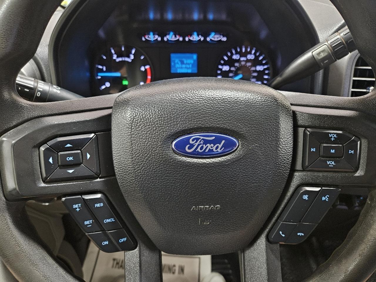 Ford Super Duty F-350 DRW XL 4WD Crew Cab 179" WB 60" CA 2022