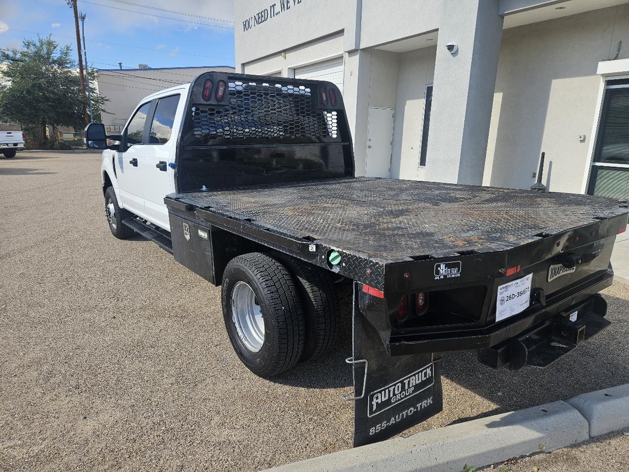 Ford Super Duty F-350 DRW XL 4WD Crew Cab 179" WB 60" CA 2022