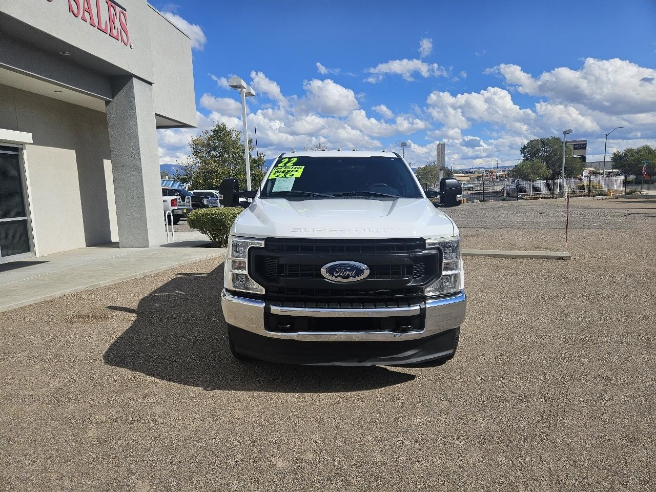 Ford Super Duty F-350 DRW XL 4WD Crew Cab 179" WB 60" CA 2022