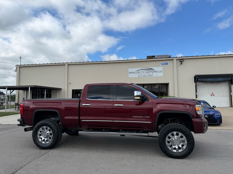 GMC Sierra 2500HD Denali Crew Cab 4WD 2016 GMC Sierra 2500HD Denali Crew Cab 4WD 2016