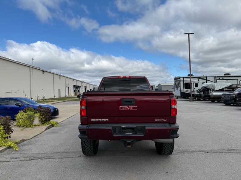 GMC Sierra 2500HD Denali Crew Cab 4WD 2016 GMC Sierra 2500HD Denali Crew Cab 4WD 2016