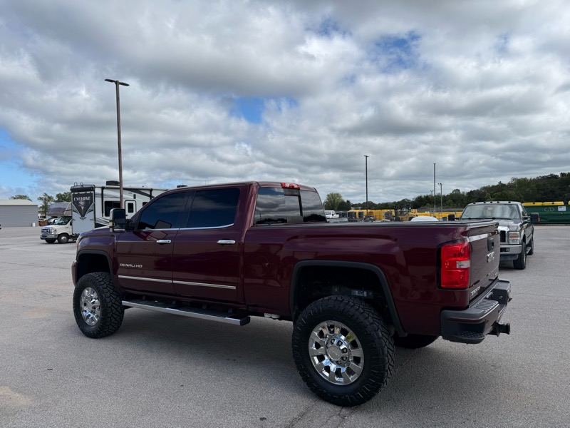 GMC Sierra 2500HD Denali Crew Cab 4WD 2016 GMC Sierra 2500HD Denali Crew Cab 4WD 2016