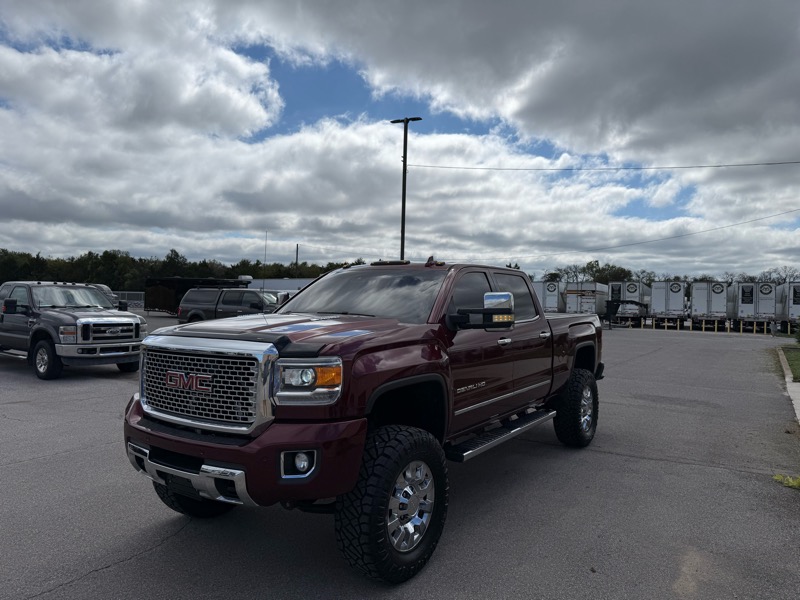 GMC Sierra 2500HD Denali Crew Cab 4WD 2016 GMC Sierra 2500HD Denali Crew Cab 4WD 2016