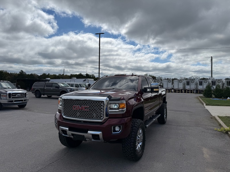 GMC Sierra 2500HD Denali Crew Cab 4WD 2016 GMC Sierra 2500HD Denali Crew Cab 4WD 2016