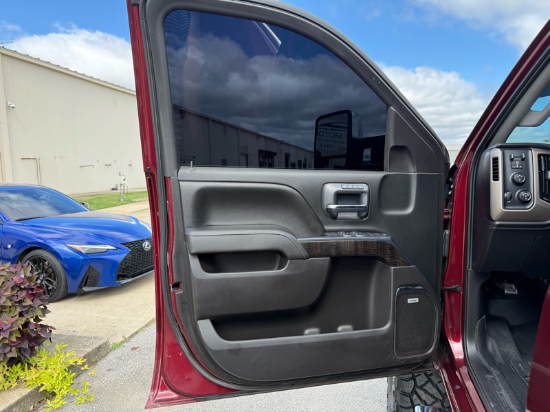 GMC Sierra 2500HD Denali Crew Cab 4WD 2016 GMC Sierra 2500HD Denali Crew Cab 4WD 2016