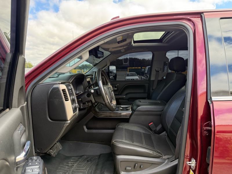 GMC Sierra 2500HD Denali Crew Cab 4WD 2016 GMC Sierra 2500HD Denali Crew Cab 4WD 2016