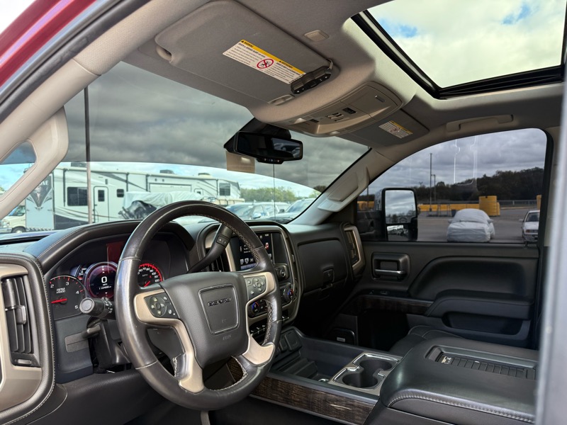 GMC Sierra 2500HD Denali Crew Cab 4WD 2016 GMC Sierra 2500HD Denali Crew Cab 4WD 2016