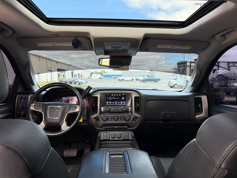 GMC Sierra 2500HD Denali Crew Cab 4WD 2016 GMC Sierra 2500HD Denali Crew Cab 4WD 2016