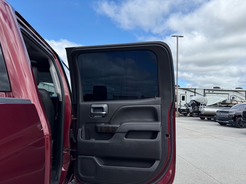 GMC Sierra 2500HD Denali Crew Cab 4WD 2016 GMC Sierra 2500HD Denali Crew Cab 4WD 2016