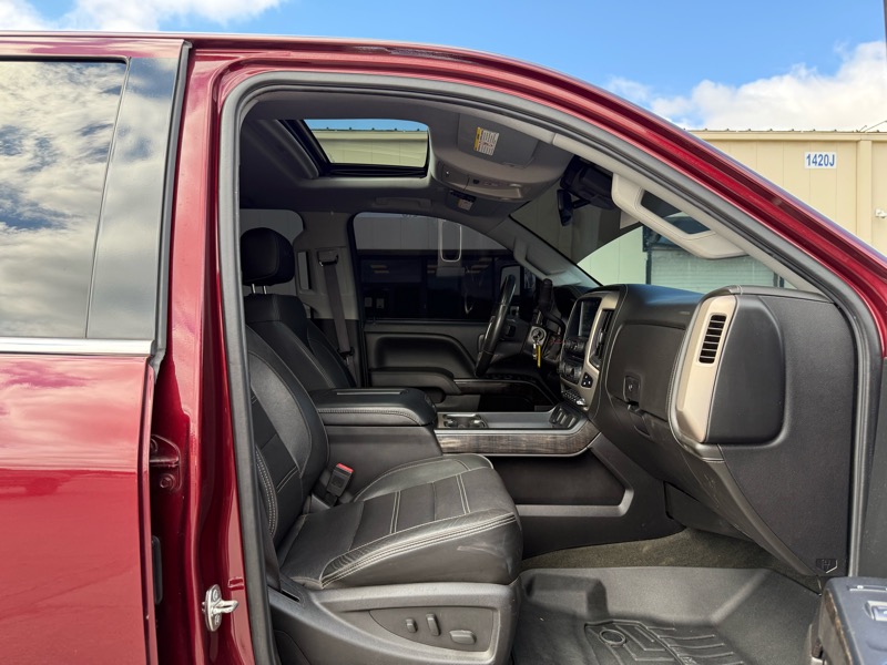 GMC Sierra 2500HD Denali Crew Cab 4WD 2016 GMC Sierra 2500HD Denali Crew Cab 4WD 2016