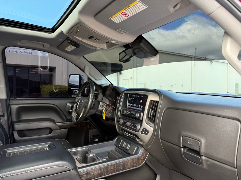 GMC Sierra 2500HD Denali Crew Cab 4WD 2016 GMC Sierra 2500HD Denali Crew Cab 4WD 2016