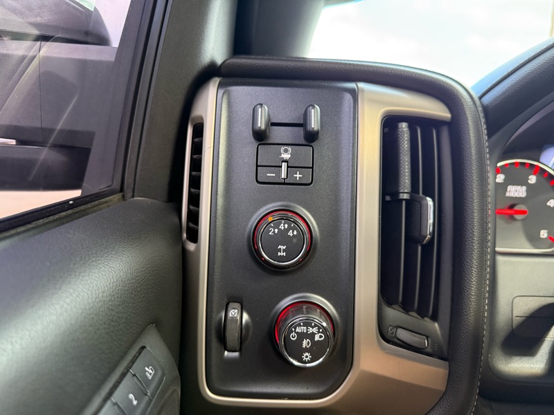 GMC Sierra 2500HD Denali Crew Cab 4WD 2016 GMC Sierra 2500HD Denali Crew Cab 4WD 2016