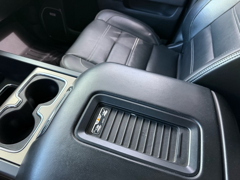 GMC Sierra 2500HD Denali Crew Cab 4WD 2016 GMC Sierra 2500HD Denali Crew Cab 4WD 2016