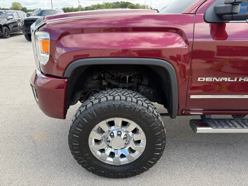 GMC Sierra 2500HD Denali Crew Cab 4WD 2016 GMC Sierra 2500HD Denali Crew Cab 4WD 2016