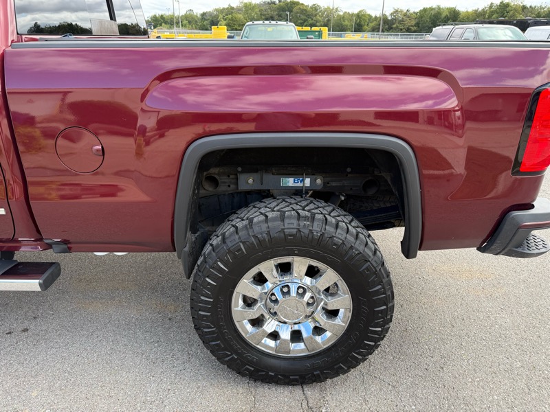 GMC Sierra 2500HD Denali Crew Cab 4WD 2016 GMC Sierra 2500HD Denali Crew Cab 4WD 2016