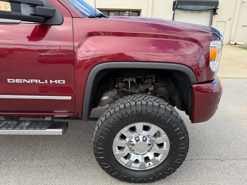 GMC Sierra 2500HD Denali Crew Cab 4WD 2016 GMC Sierra 2500HD Denali Crew Cab 4WD 2016