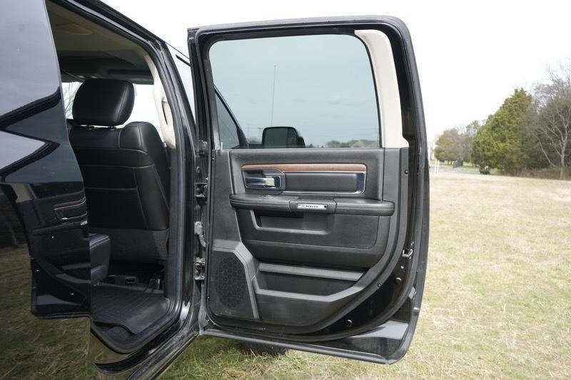 RAM 3500 Laramie Mega Cab 4WD 2014