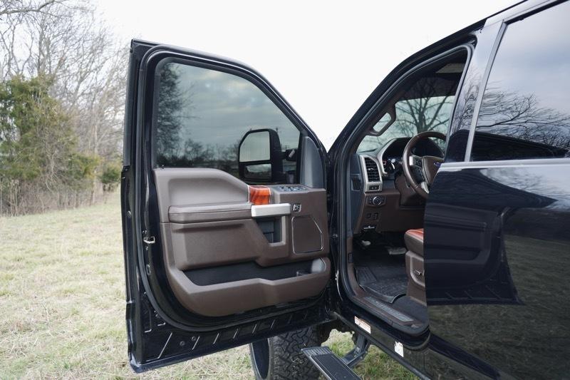 Ford F-450 SD Lariat Crew Cab DRW 4WD 2022