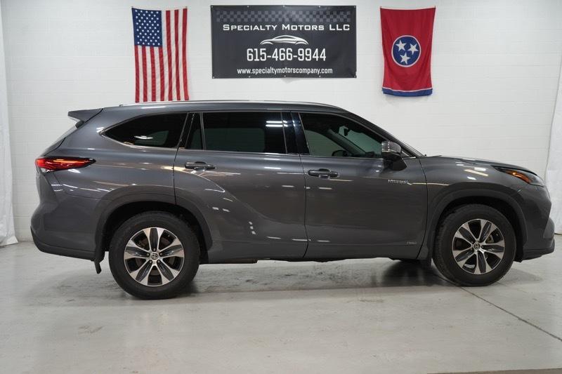 Toyota Highlander Hybrid XLE AWD 2021