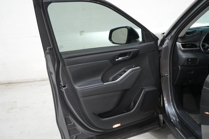 Toyota Highlander Hybrid XLE AWD 2021