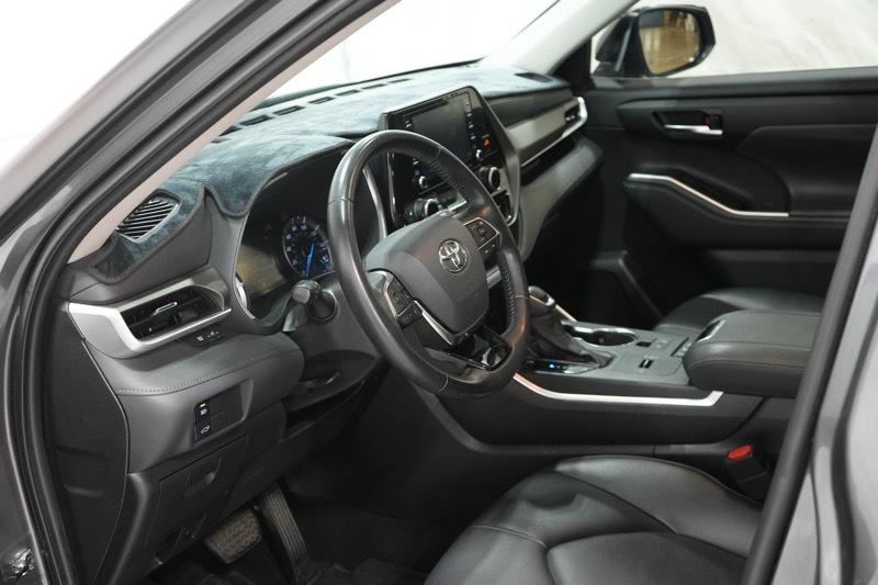 Toyota Highlander Hybrid XLE AWD 2021