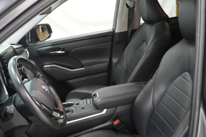 Toyota Highlander Hybrid XLE AWD 2021