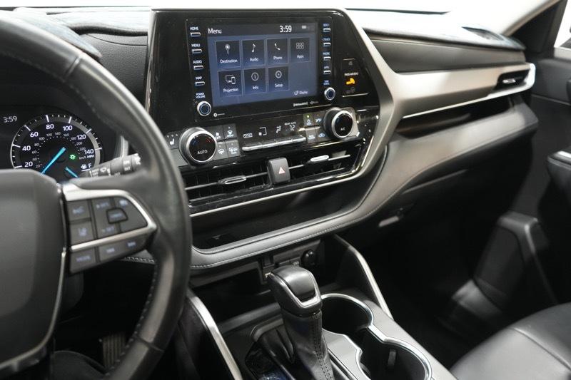 Toyota Highlander Hybrid XLE AWD 2021