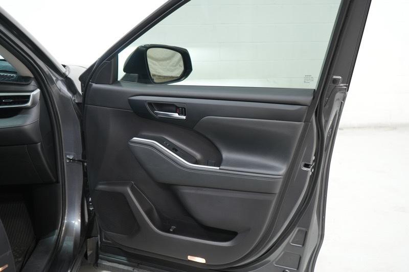 Toyota Highlander Hybrid XLE AWD 2021