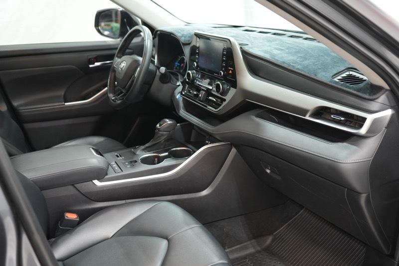 Toyota Highlander Hybrid XLE AWD 2021