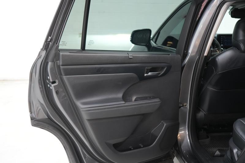 Toyota Highlander Hybrid XLE AWD 2021