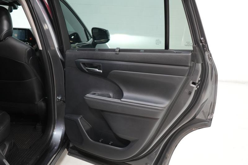 Toyota Highlander Hybrid XLE AWD 2021