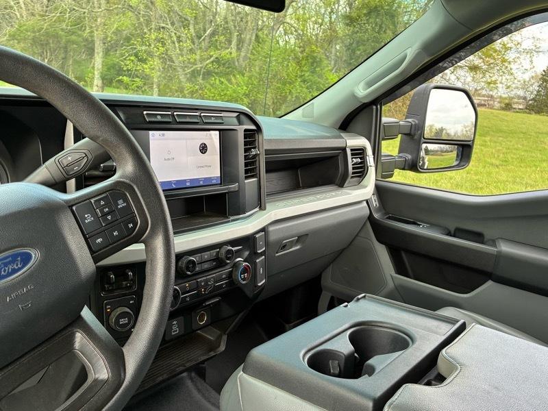 Ford F-550 Regular Cab DRW 4WD 2024