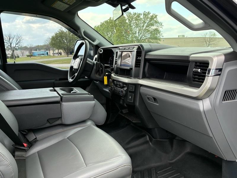 Ford F-550 Regular Cab DRW 4WD 2024