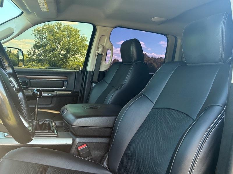 RAM 3500 Laramie Mega Cab 4WD DRW 2015