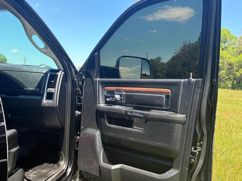 RAM 3500 Laramie Mega Cab 4WD DRW 2015