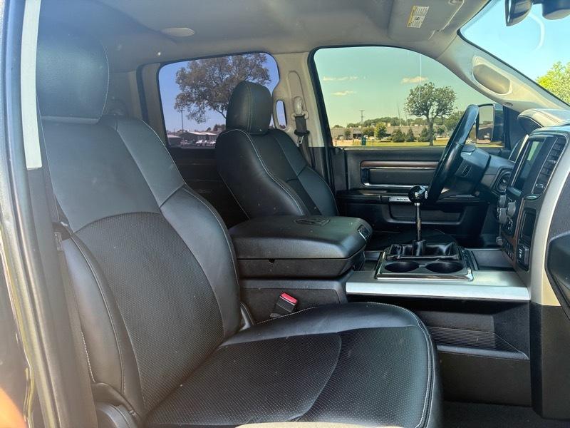 RAM 3500 Laramie Mega Cab 4WD DRW 2015