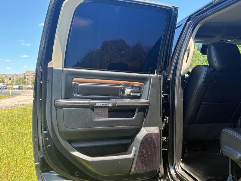 RAM 3500 Laramie Mega Cab 4WD DRW 2015